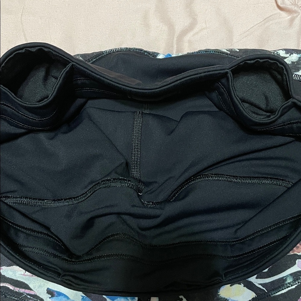 Lululemon Break Free Short 2.5" NWOT Culture Clash Multi Black Size 4 - Picture 12 of 12